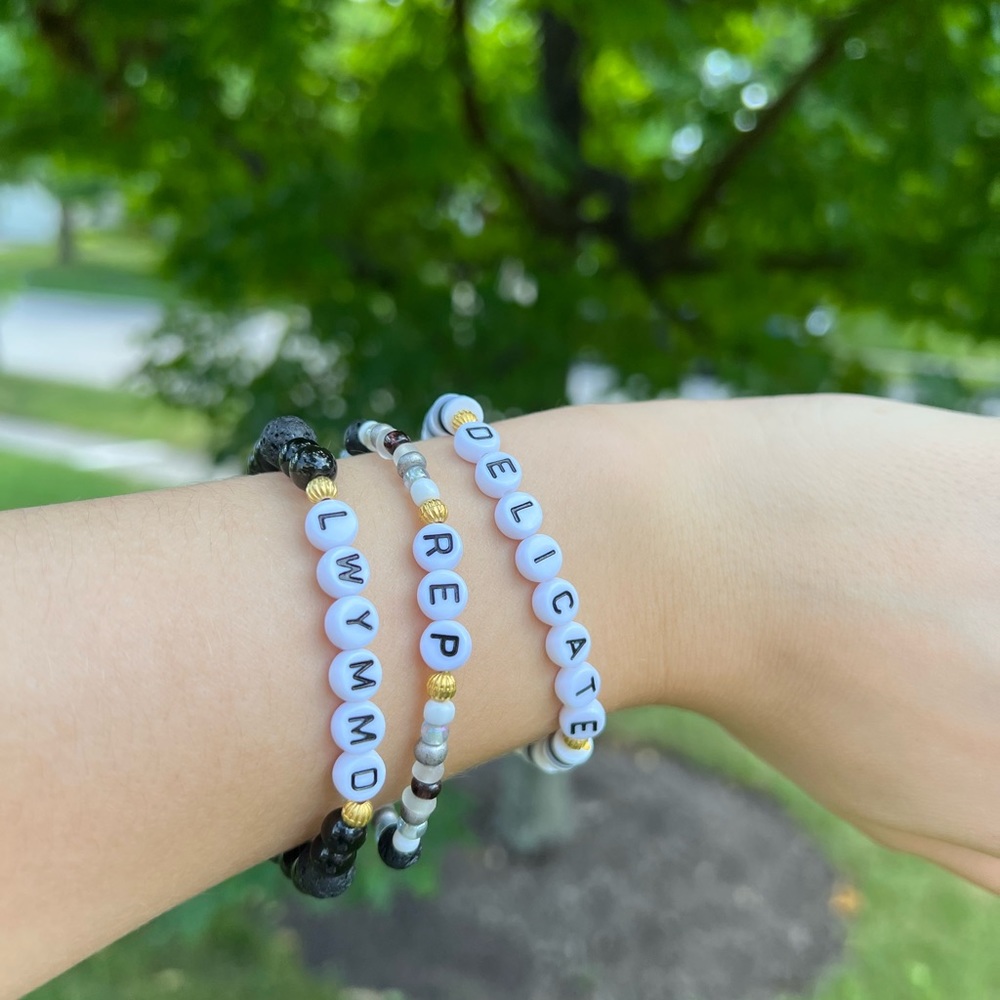 TAYLOR SWIFT | “Reputation” Album Inspired Friendship Bracelet Set